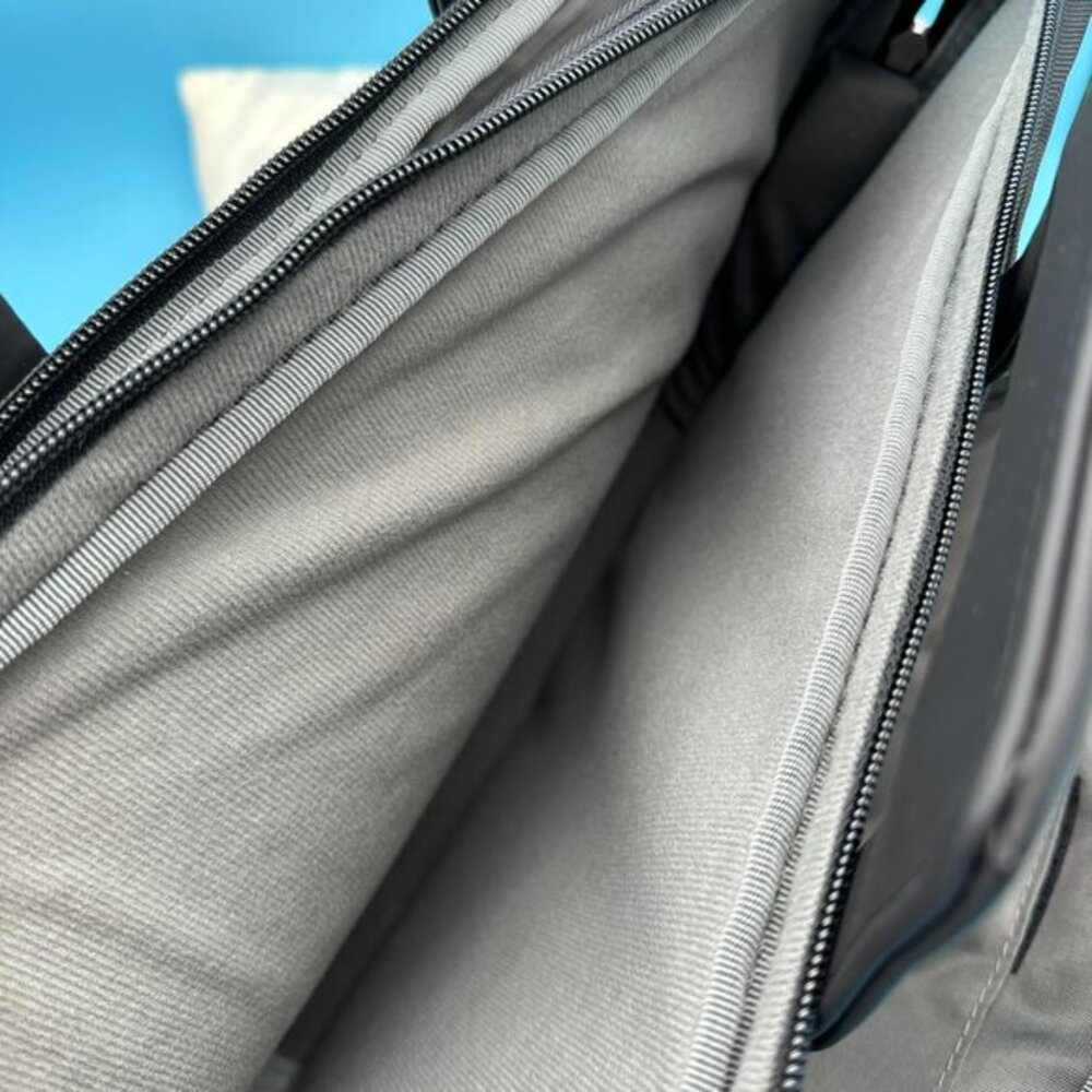 Genuine Dell Black Nylon Notebook Bag with Shoulder Strap-Fits 16" Screen, NWOT - Picture 12 of 13